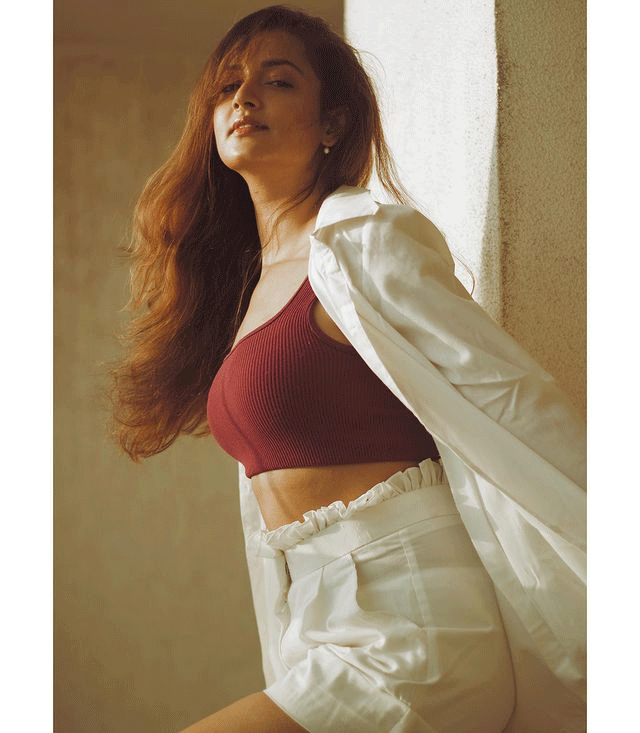 Shanvi Srivastava Exudes Grace in This Look Shanvi Srivastava Exudes Grace in This Look