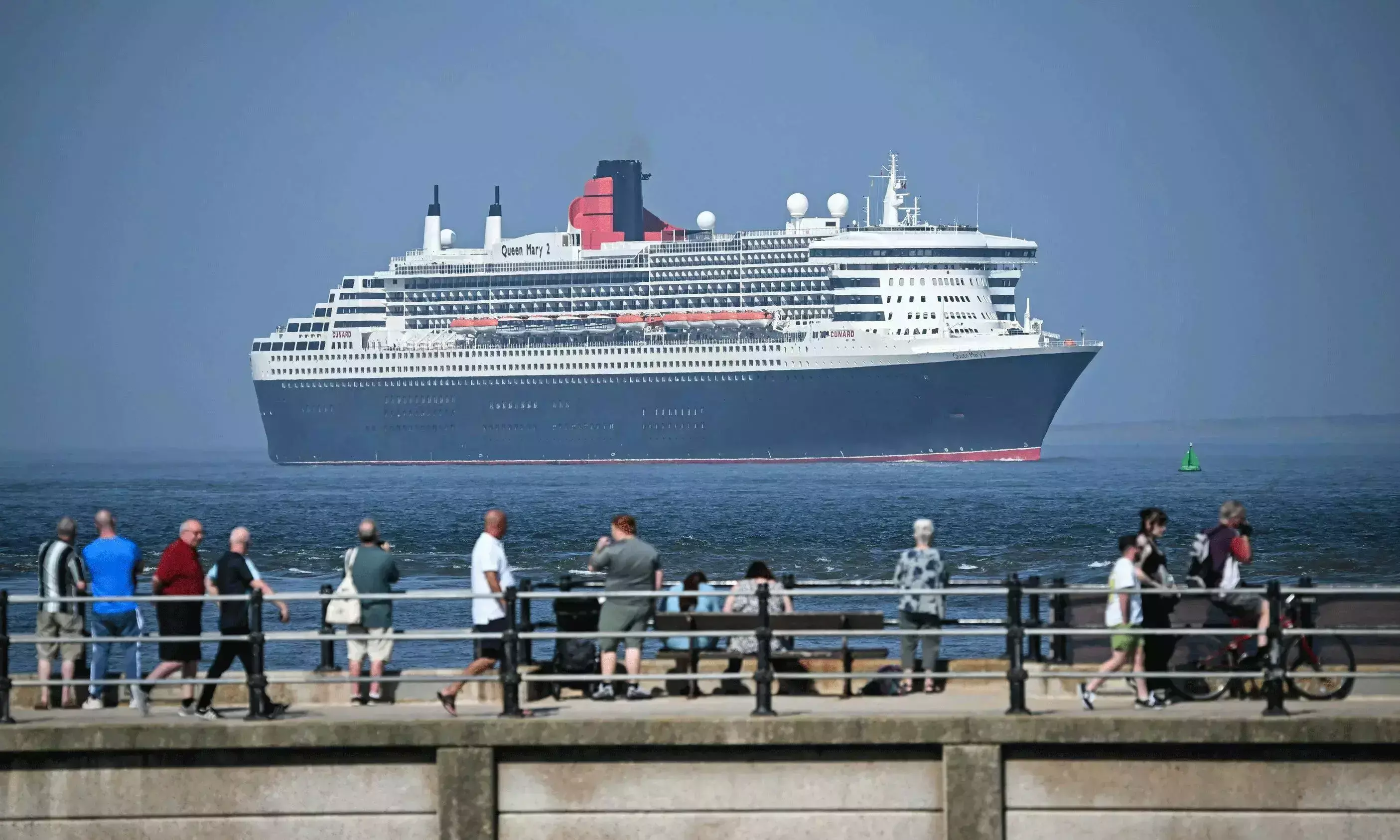 లగ్జరీ క్రూస్ షిప్ లో వైరస్  కలకలం... 200 మంది పరిస్థితి ఇదే!