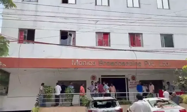 బీఆర్ఎస్ దాడికి ఖండన : మహా టీవీకి పెద్దఎత్తున సంఘీభావం