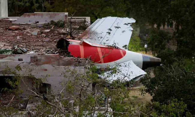 ఎయిరిండియా విమాన ప్రమాదంలో తగ్గిన మృతుల సంఖ్య!