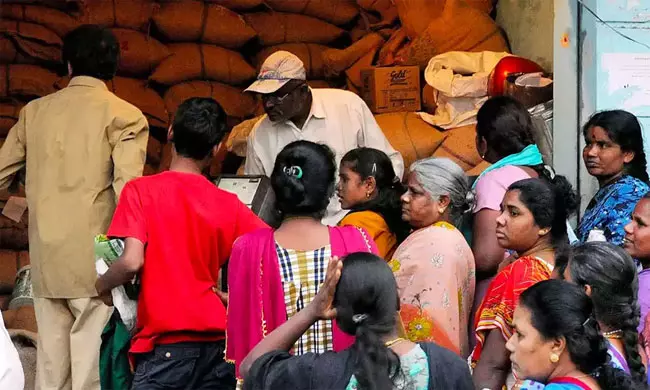 కందిపప్పు అందక  తెల్ల కార్డు తెల్లబోతోంది !