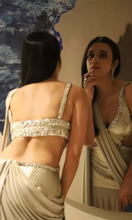 Nuvekshas Saree Look Creates Social Media Waves