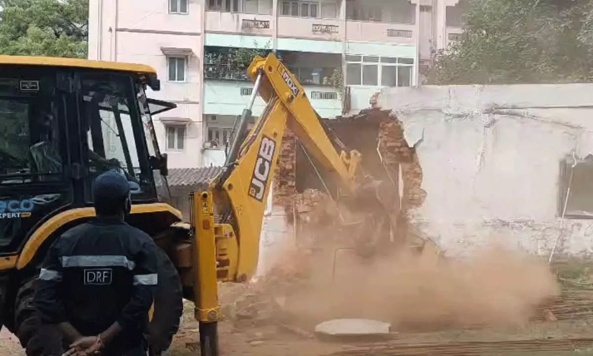 65 ఏళ్ల క్రితమే లేఔట్.. కానీ, పార్క్ ఔట్.. హైడ్రాతో సమస్య సెటిల్