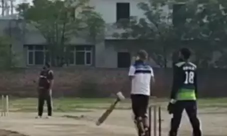 సిక్స్ కొట్టి గుండెపోటుతో కుప్పకూలిన బ్యాటర్... షాకింగ్ వీడియో!