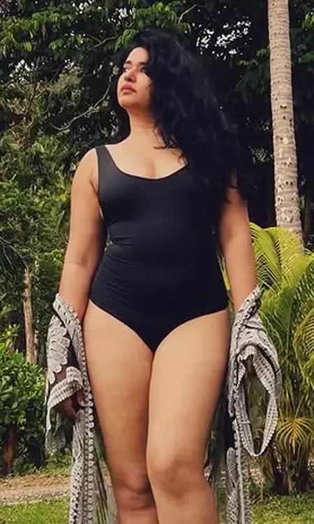 Poonam Bajwas Vacation Mood is Unmissable