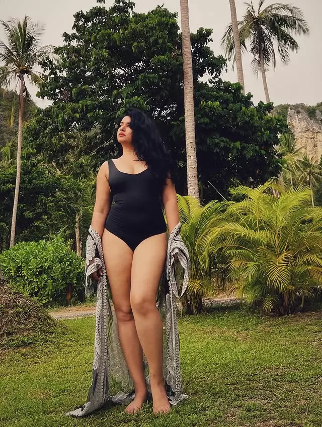 Poonam Bajwas Vacation Mood is Unmissable