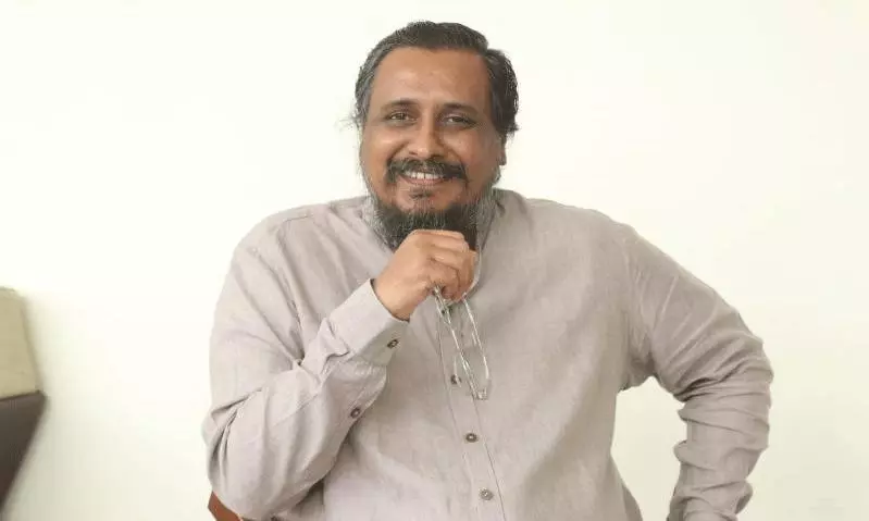 తమ్ముడు డైరెక్టర్.. అక్క కొనిచ్చిన కెమెరాతోనే తొలి ప్రయత్నం..!