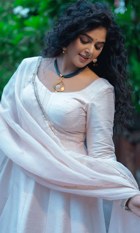 Monal Gajjar Embraces Elegance in Soothing Pastel Look