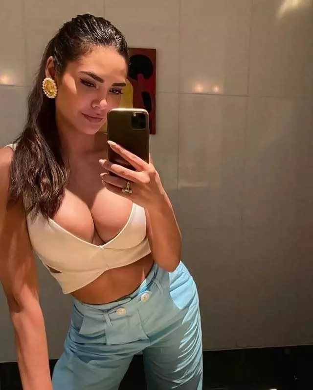 Esha Guptas Instagram Collection