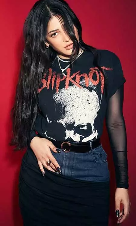 Shruti Haasan Rocks a Black Look in Latest Instagram Post