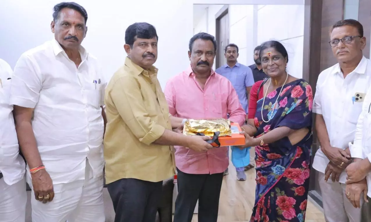 సినీ నటి వాసుకి (పాకీజా)కి పవన్ కళ్యాణ్ ఆర్థిక సాయం!