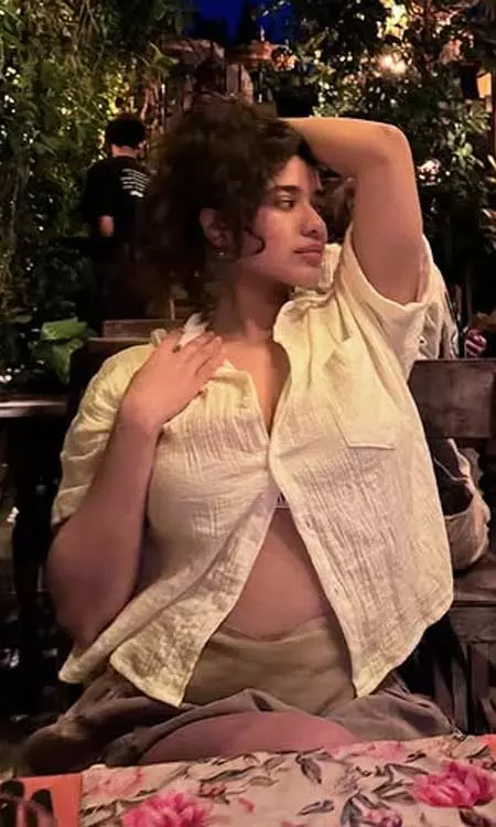 Ketika Sharma Aura Lights Up the Night