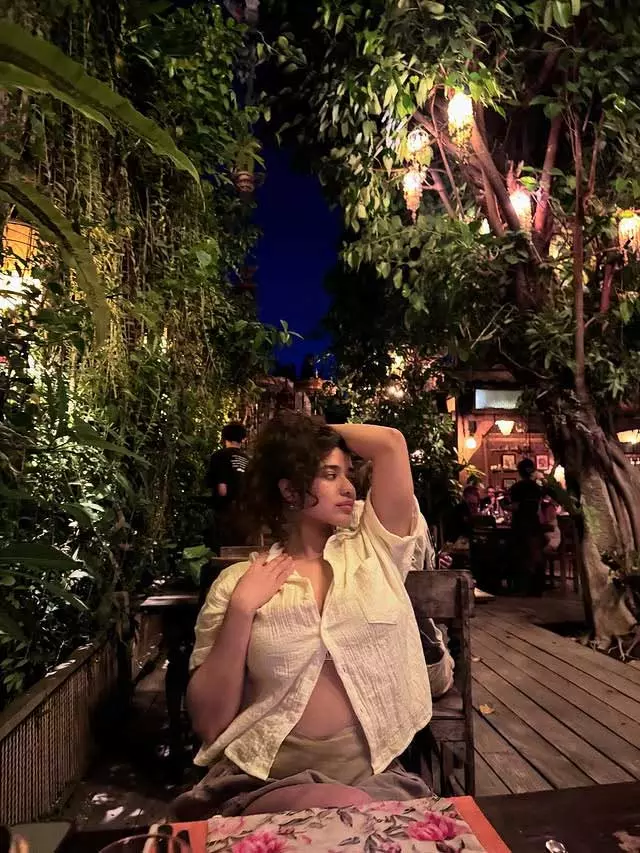 Ketika Sharma Aura Lights Up the Night