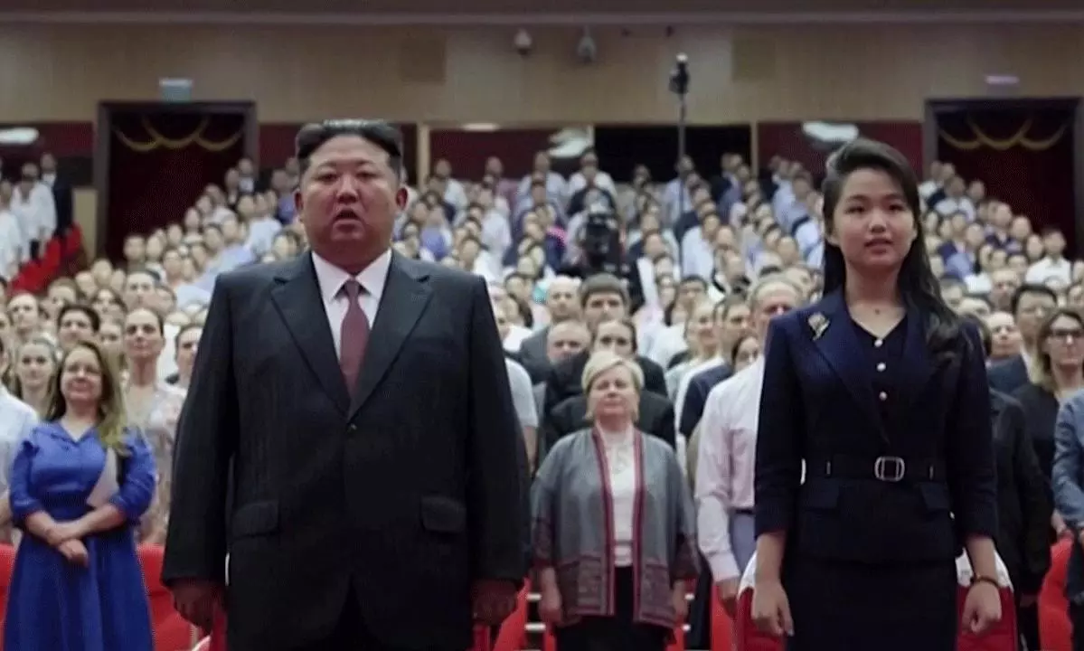 పైకి కనిపించడు కానీ కిమ్ కు సెంటిమెంట్స్ ఎక్కువే... వీడియో  వైరల్!