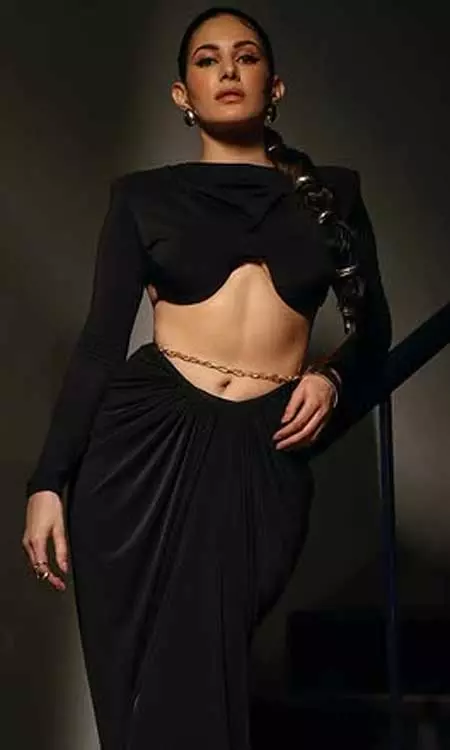 Amyra Dastur Slays in Black Attire