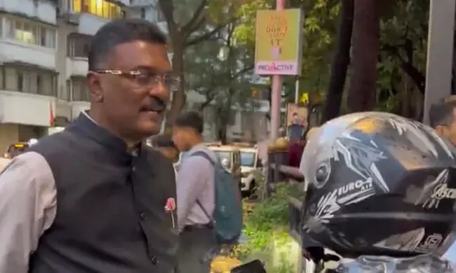 మహారాష్ట్ర మంత్రి.. ర్యాపిడో బుక్‌ చేసి.. రైడర్‌ను ఎడాపెడా వాయించేసి