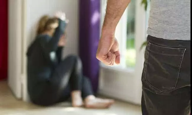 శృంగార కోరిక కోసం స్నేహితుడిపై లింగ మార్పిడి:   హద్దులు దాటిన దారుణం