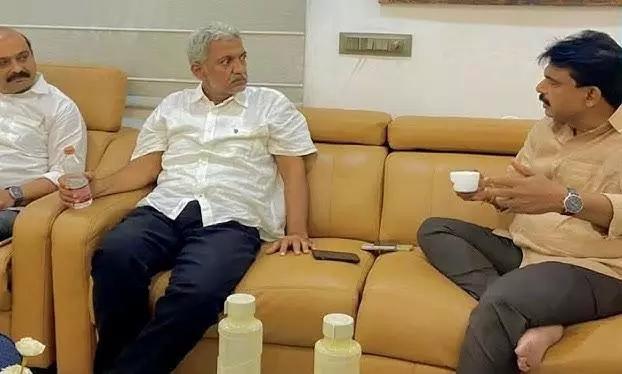 జనీవా కోర్టుకు వెళ్లినా ఏం చేయలేరు.. వంశీపై మాజీ మంత్రి పేర్ని కామెంట్స్