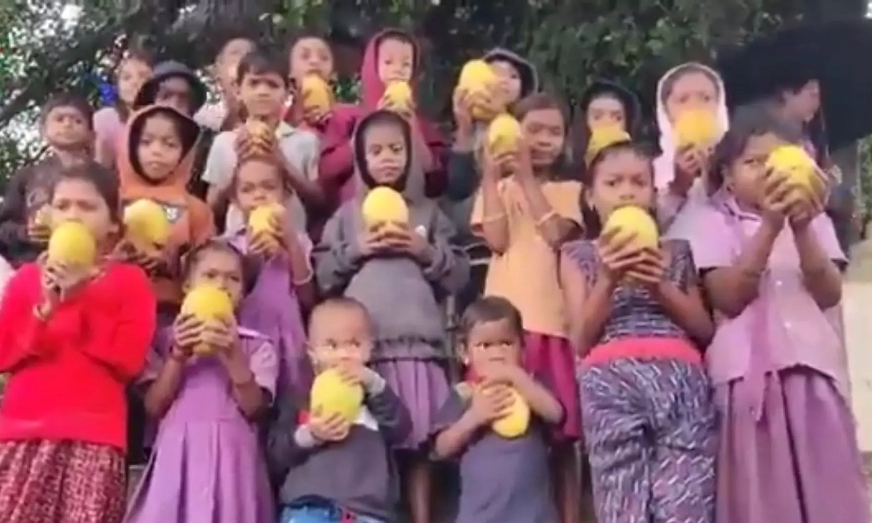 ఆ ఊరికి మామిడి పండ్లతో సర్ ప్రైజ్ చేసిన పవన్