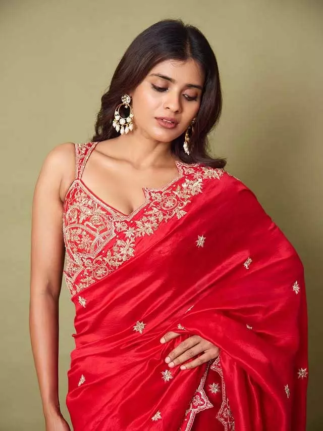 Hebah Patel’s Gorgeous Red Saree Moment