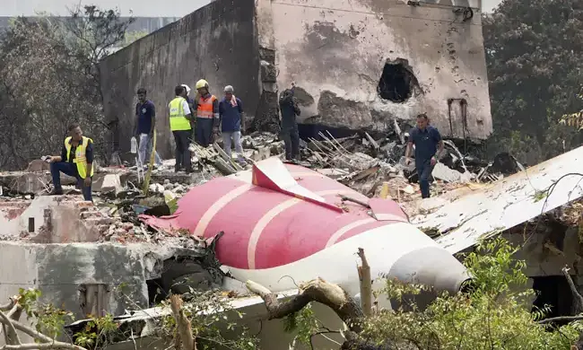 విమాన ప్రమాదం: పరిహారంలో ట్విస్ట్.. బాధిత కుటుంబాల ఆవేదన