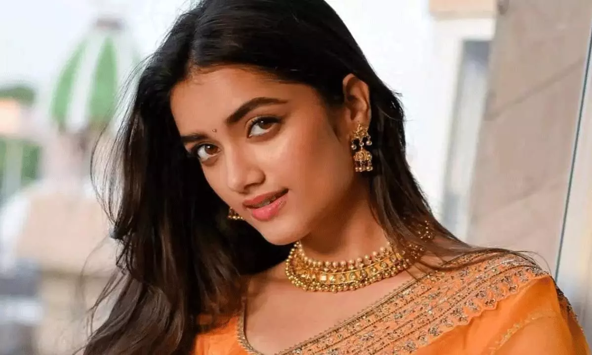 భాగ్య శ్రీ బోర్సే ప్రయాణం ఆ భామల్ని తలపిస్తోందా? భాగ్య శ్రీ బోర్సే ప్రయాణం ఆ భామల్ని తలపిస్తోందా?