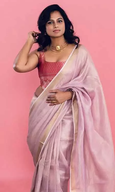 Ramya Pandian Dazzles in a Gorgeous Pink Saree