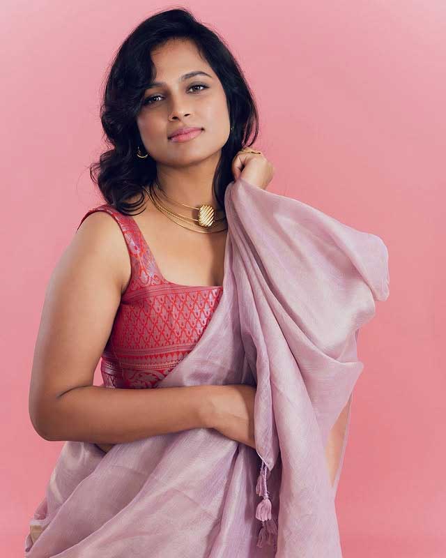 Ramya Pandian Dazzles in a Gorgeous Pink Saree Ramya Pandian Dazzles in a Gorgeous Pink Saree