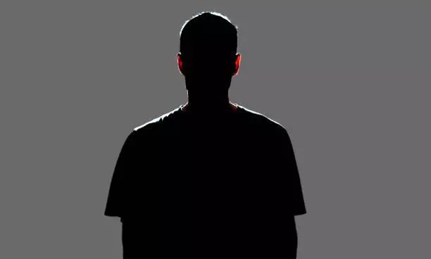 మ‌త్తులో ట‌బును ముద్దాడ‌బోయాడా?