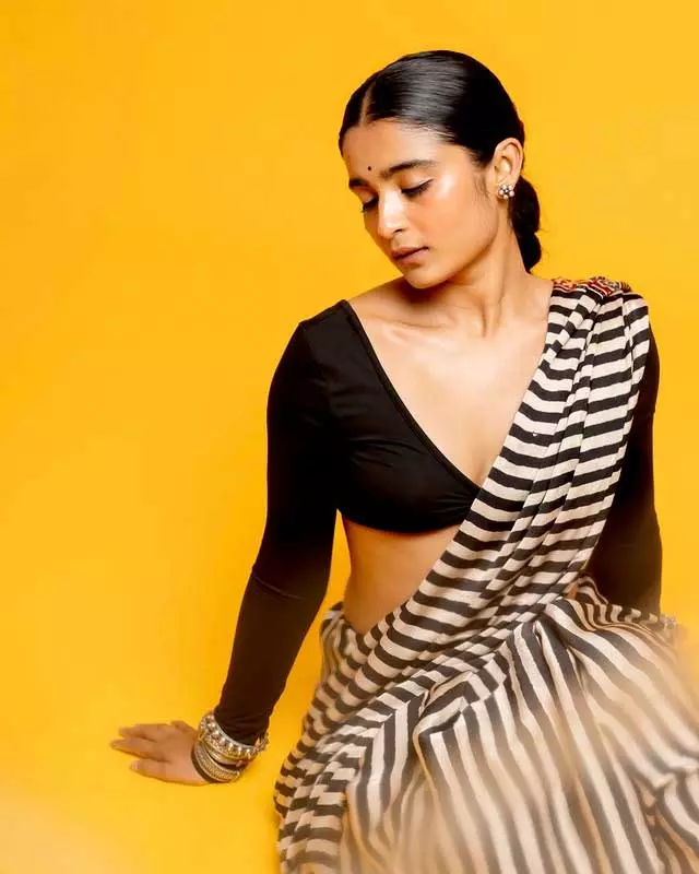 Chaithra J Achar Radiates Vintage Cool in Classic Black-and-White Saree
