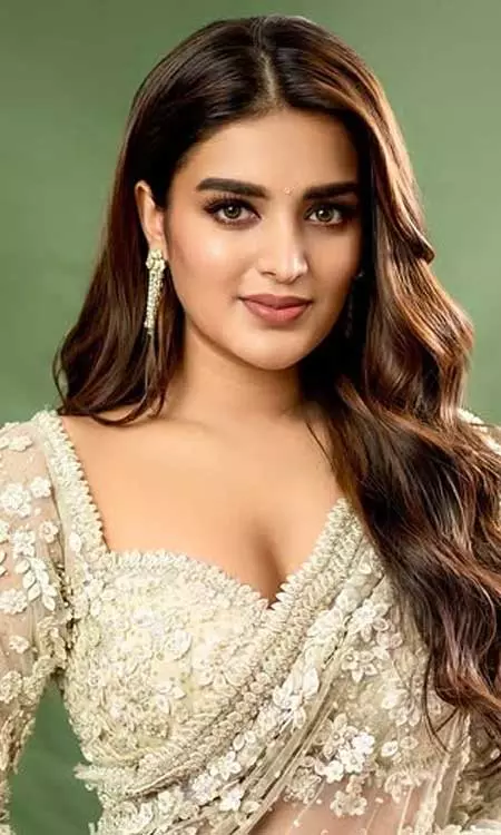 Nidhhi Agerwal�s Saree Style Sets New Ethnic Fashion Goals