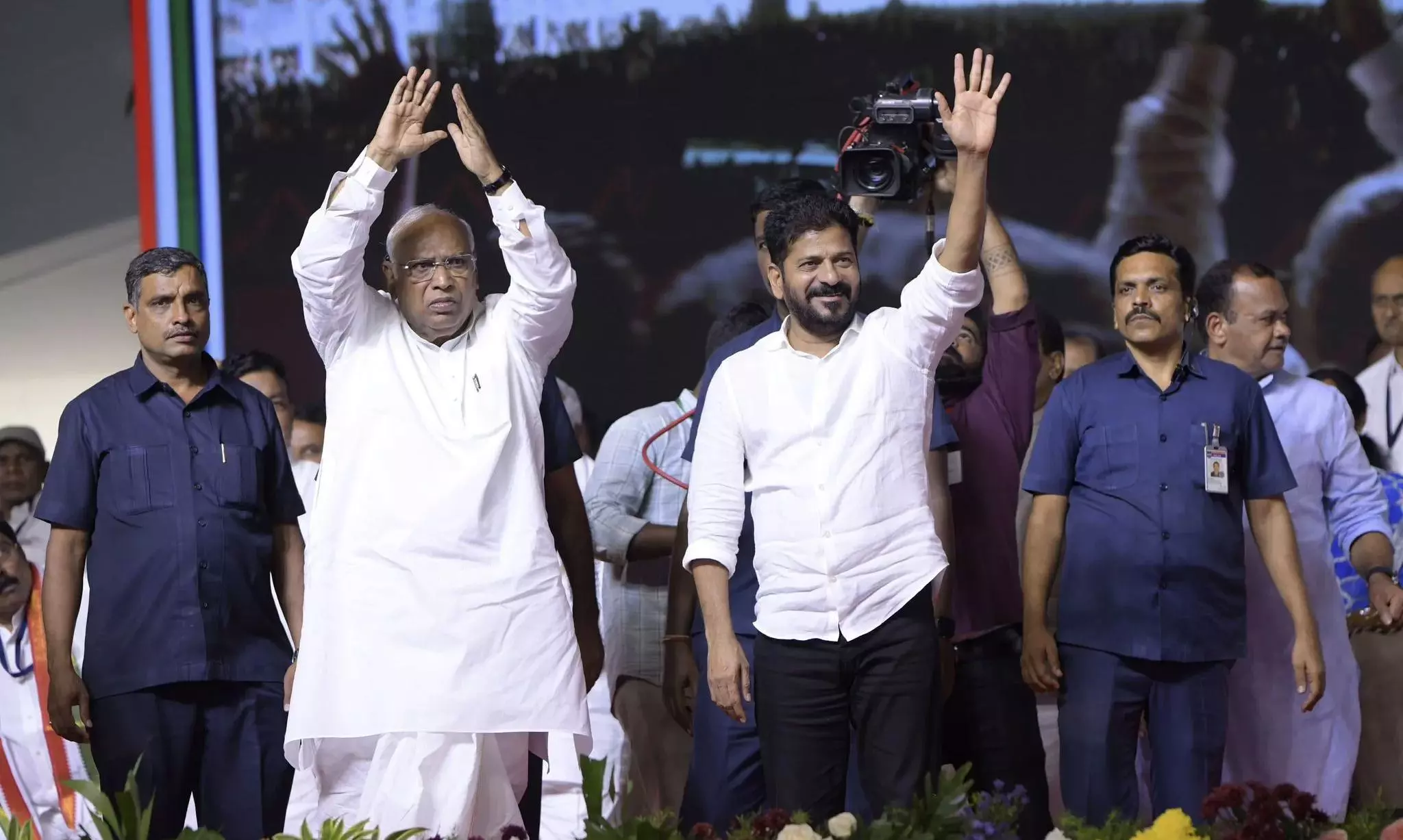 టీ-కాంగ్రెస్‌లో తాంబూలాలిచ్చేశారు!