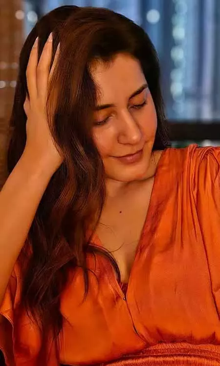 Raashii Khanna Shares a Cozy Night Vibe with Fans