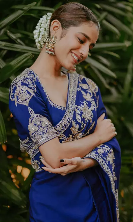 Priya shines in a blue saree, proving elegance never goes out of style
