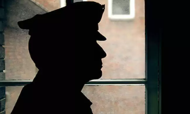 కిలేడీ ఎస్ఐ.. కొంపదీసి ‘వెంకీ’ మూవీ చూసి స్ఫూర్తి పొందిందా?