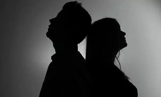 20 ఏళ్ల న‌టితో 40 ఏళ్ల న‌టుడు రొమాన్స్!