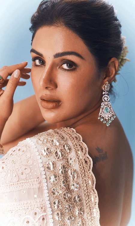 Actress Samyuktha’s Saree Look Sets the Mood Right
