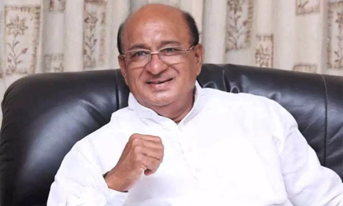 వ‌దిలేస్తాన‌ని ఎమ్మెల్యే.. వ‌ద‌లొద్ద‌ని జ‌నాలు.. ఇదో చిత్రం.. !