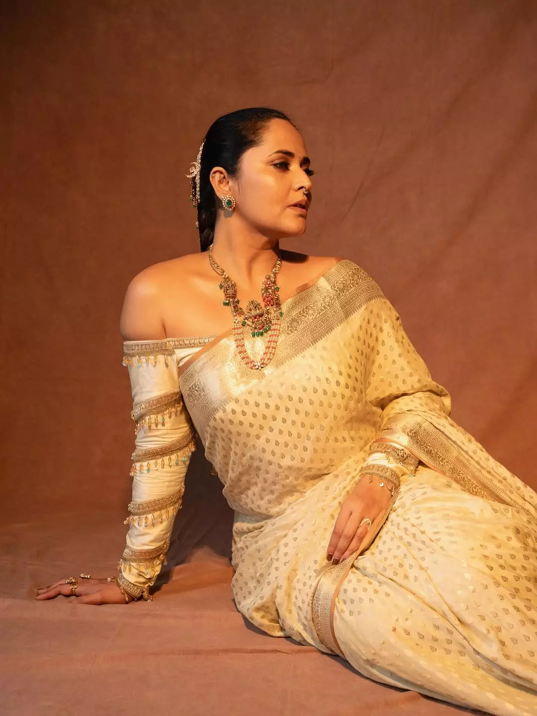 Anasuya’s Classic Look in Traditional Saree Wins Hearts Anasuya’s Classic Look in Traditional Saree Wins Hearts