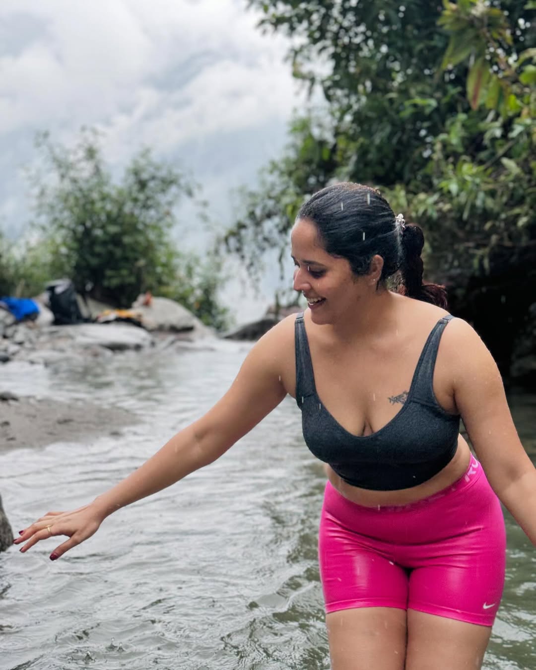 Anasuya’s Classic Look in Traditional Saree Wins Hearts Anasuya’s Classic Look in Traditional Saree Wins Hearts