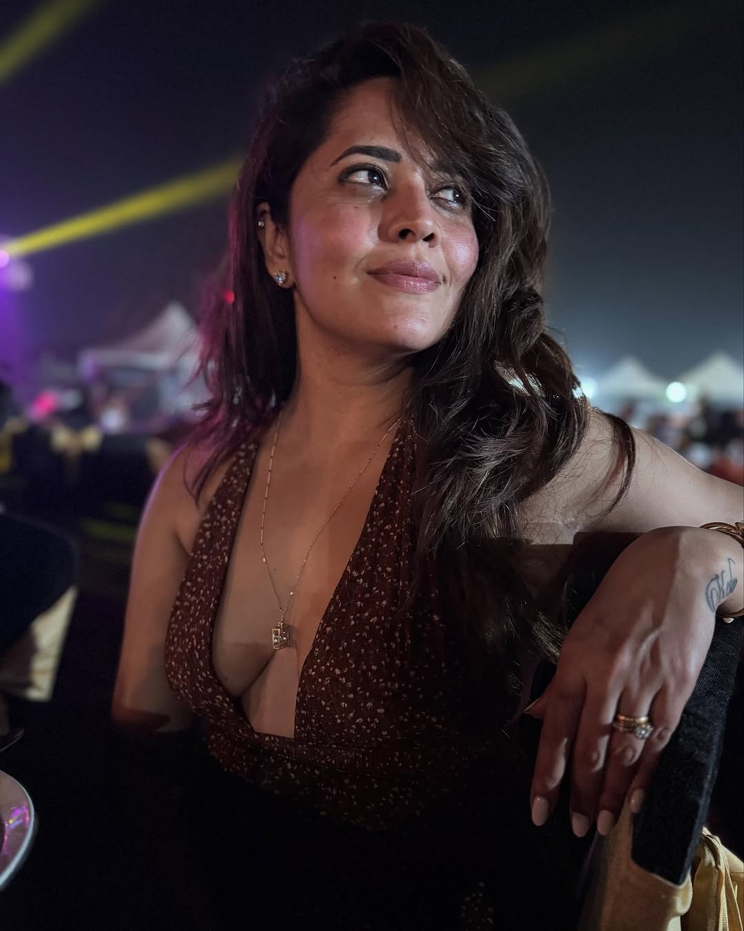 Anasuya’s Classic Look in Traditional Saree Wins Hearts