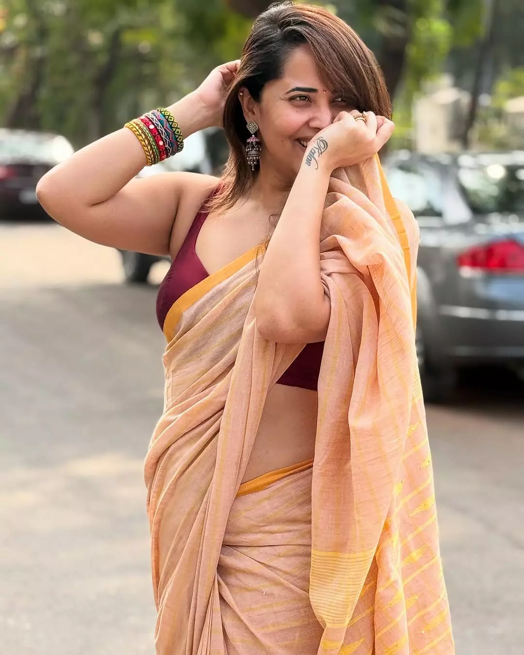 Anasuya’s Classic Look in Traditional Saree Wins Hearts