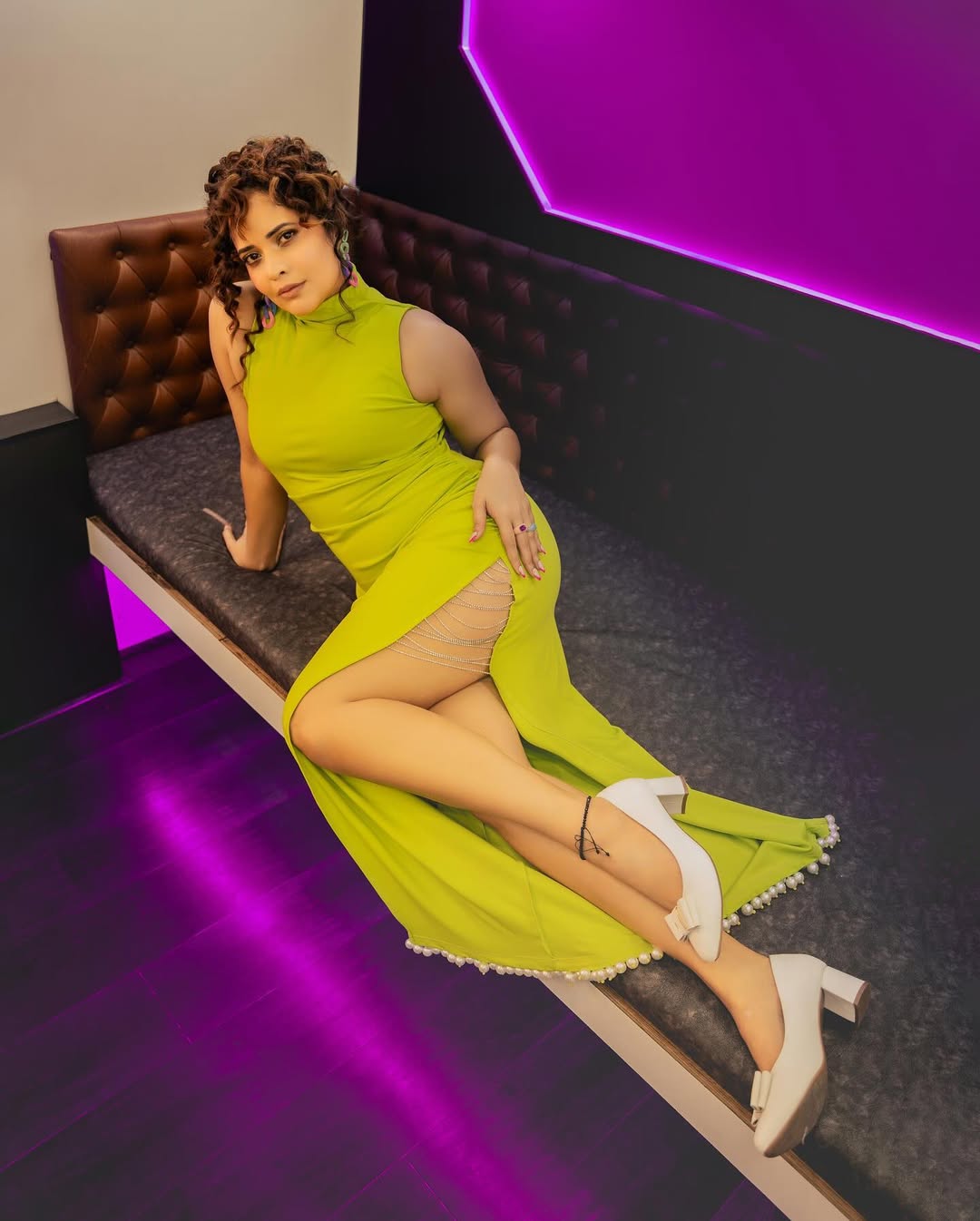 Anasuya’s Classic Look in Traditional Saree Wins Hearts