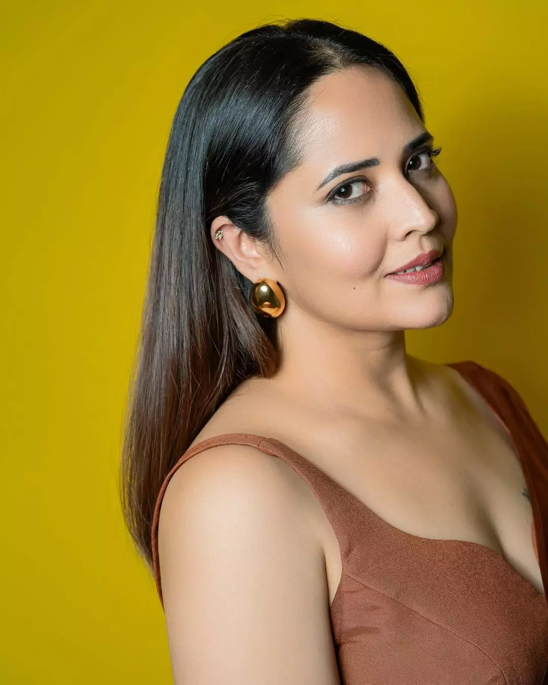Anasuya’s Classic Look in Traditional Saree Wins Hearts
