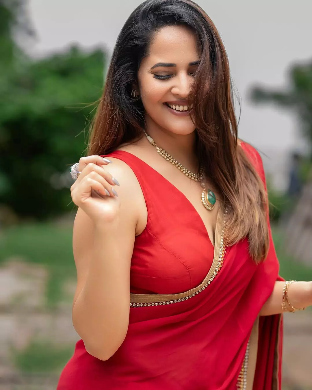 Anasuya’s Classic Look in Traditional Saree Wins Hearts Anasuya’s Classic Look in Traditional Saree Wins Hearts