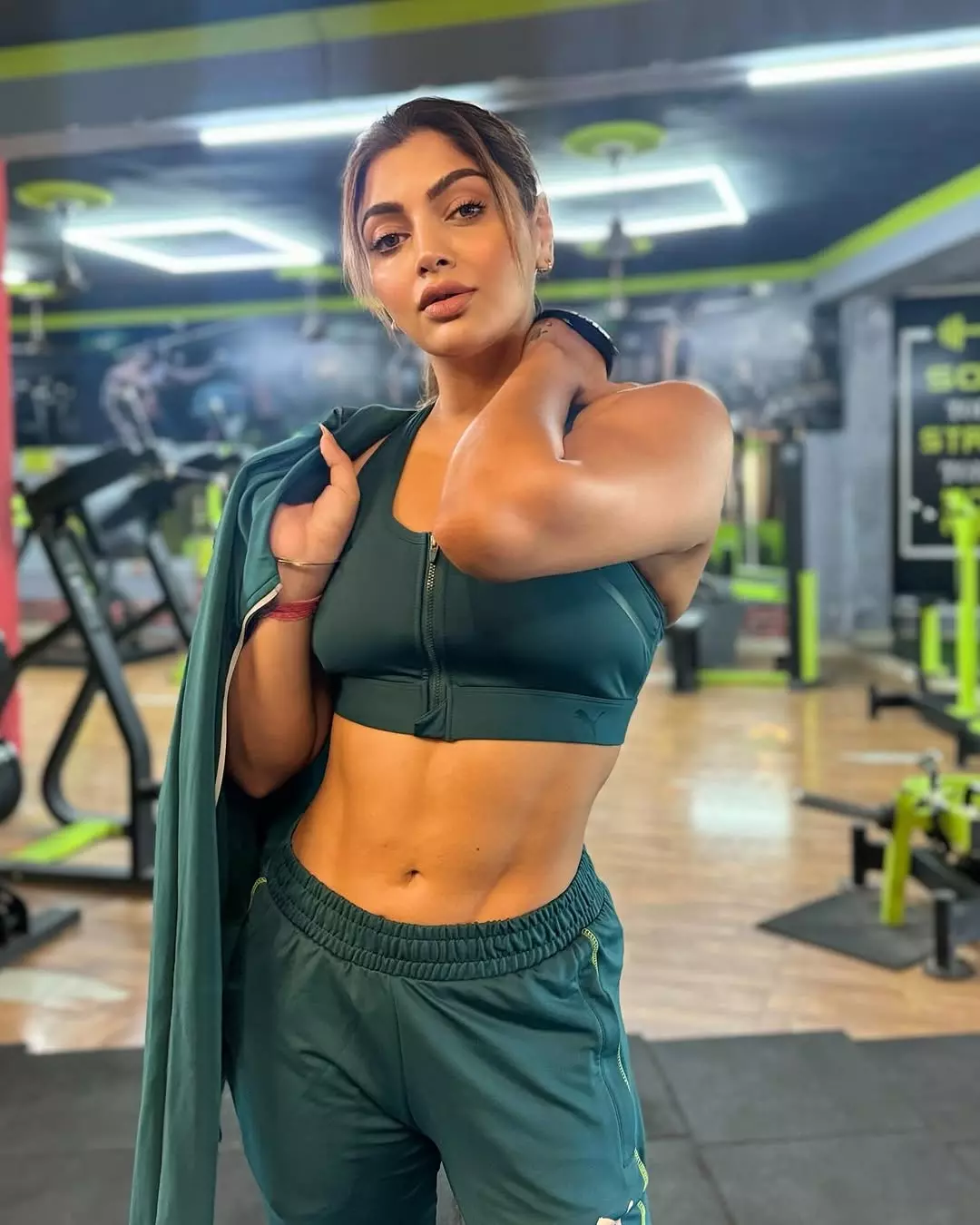 Akanksha Puri Shares Soft and Stylish Look in Pink Akanksha Puri Shares Soft and Stylish Look in Pink