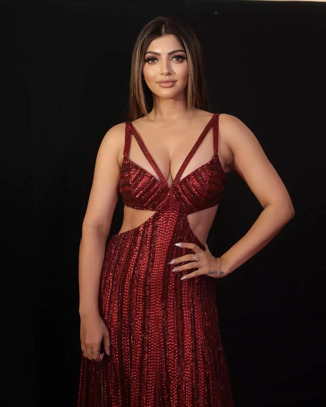 Akanksha Puri Shares Soft and Stylish Look in Pink Akanksha Puri Shares Soft and Stylish Look in Pink