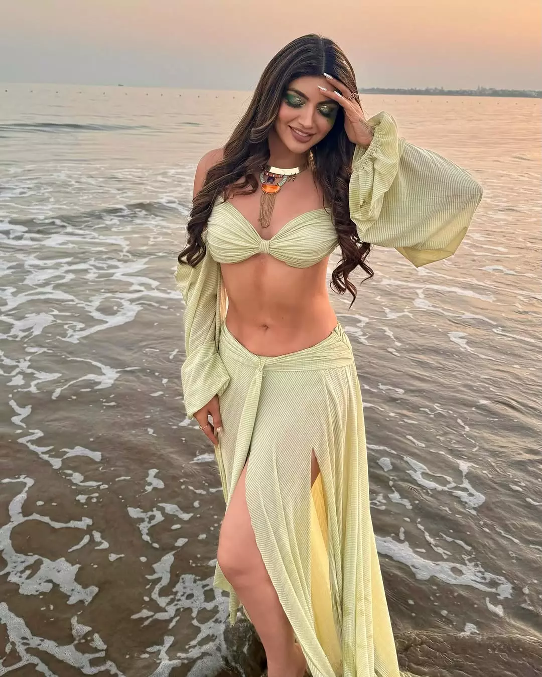 Akanksha Puri Shares Soft and Stylish Look in Pink Akanksha Puri Shares Soft and Stylish Look in Pink