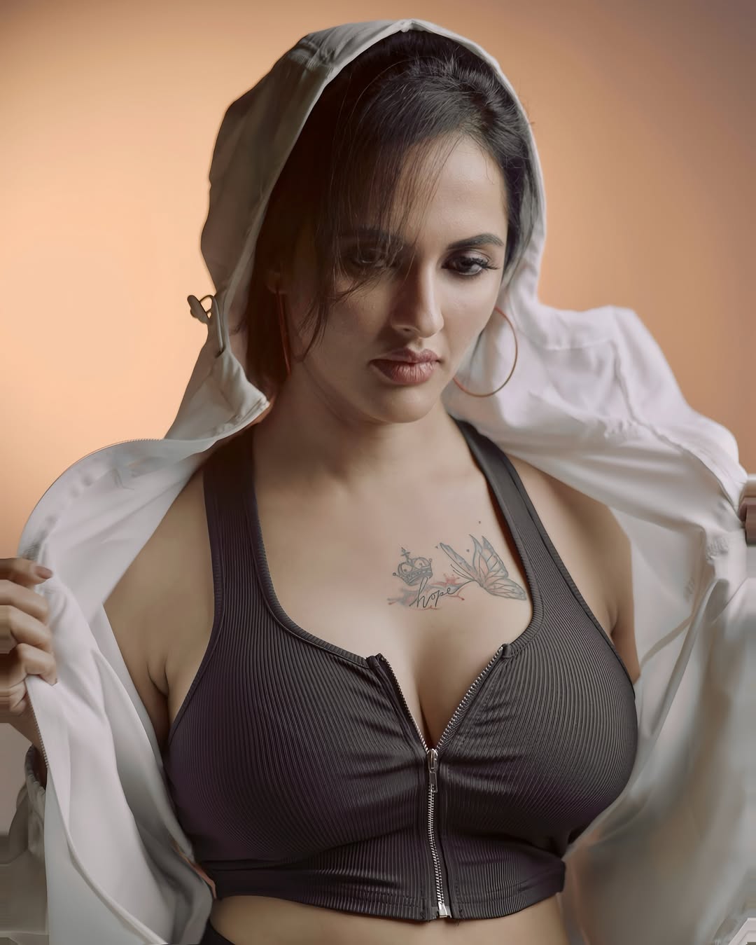 Selfie queen Jyothi Poorvaj gives us all the vibes Selfie queen Jyothi Poorvaj gives us all the vibes