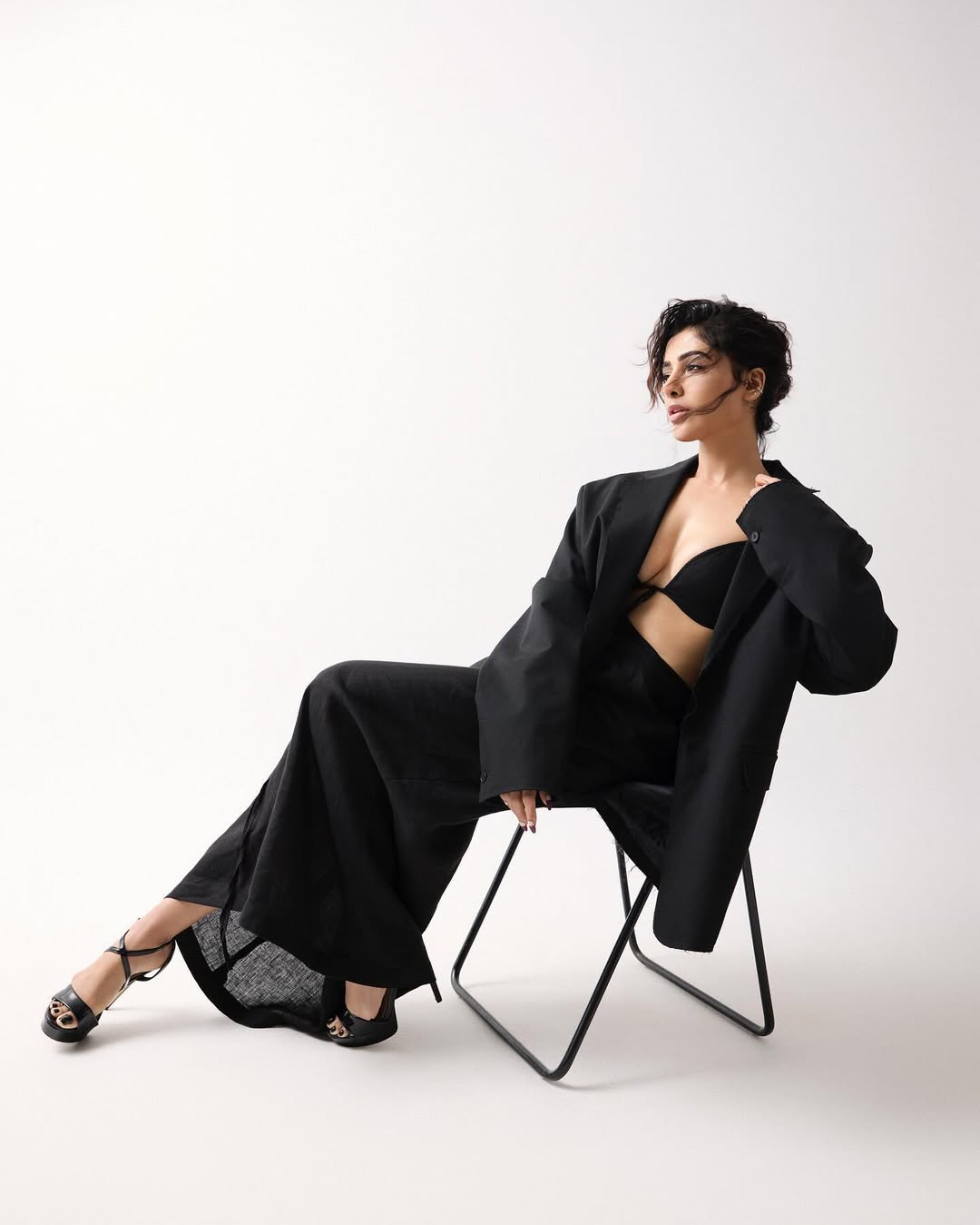 Samantha Steals The Show in Red Saree Samantha Steals The Show in Red Saree